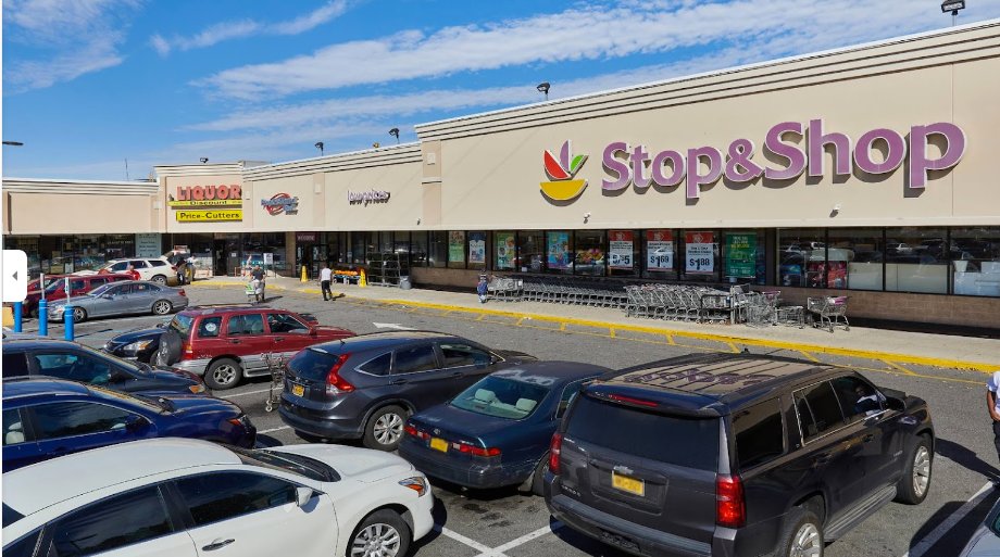 Discount kosher wholesaler Bingo leased the former home of Stop & Shop in the Bunside Commons in Inwood.