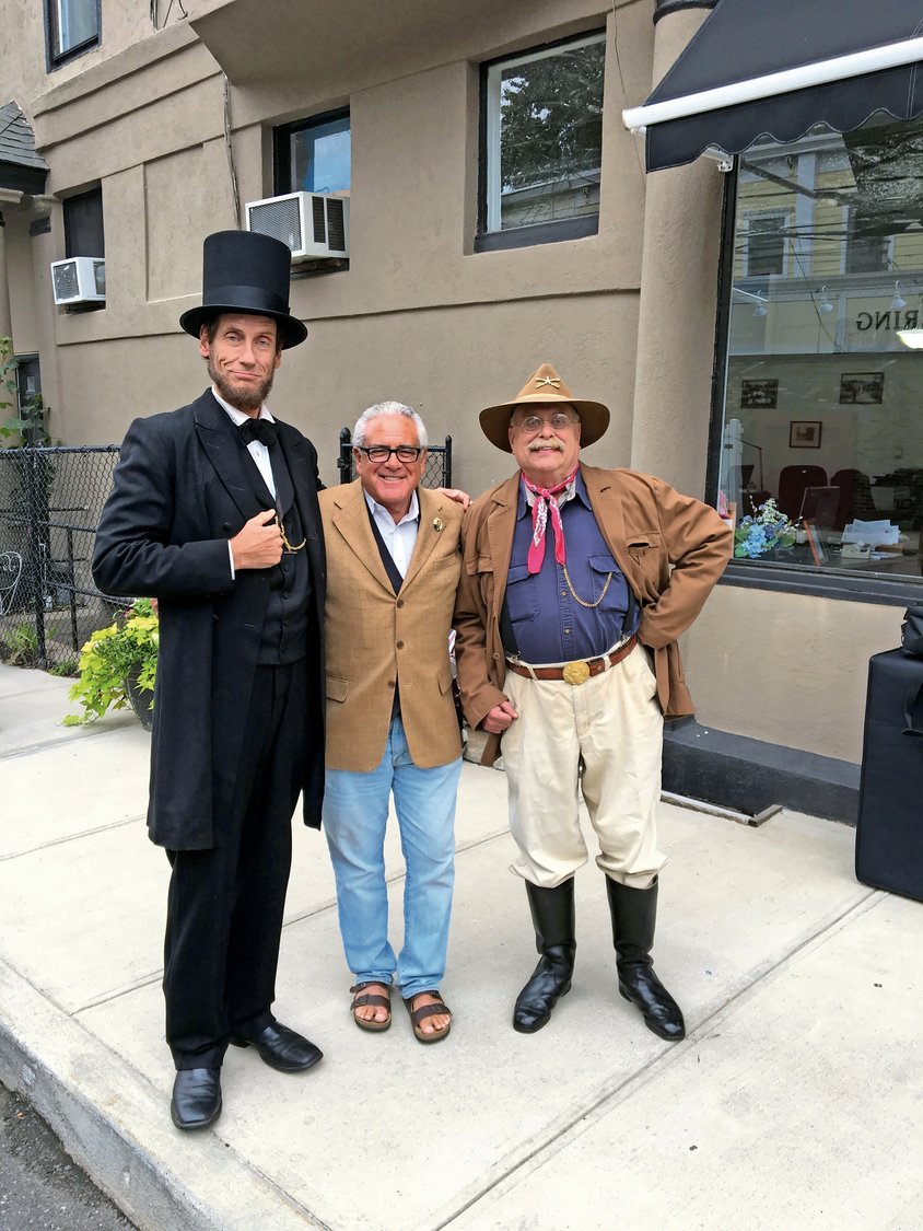 Former Sea Cliff Mayor Edward Lieberman, center, with Don Mullen (Abraham Lincoln) and James Foote (Theodore Roosevelt) at the Sea Cliff Mini Mart in 2021.