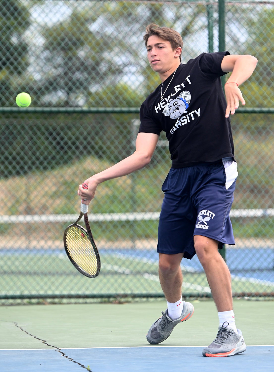 Hewlett junior Stephan Gershfeld is looking to repeat as Nassau County’s singles champion and make noise in the state tournament.
