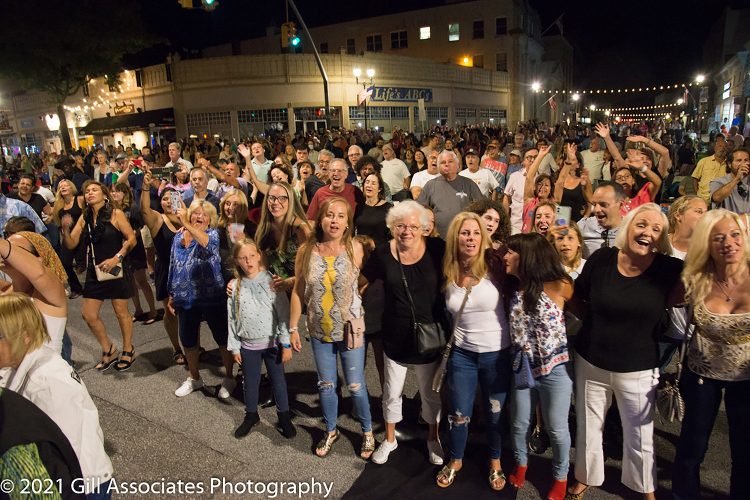 There were crowds of enthusiastic concertgoers at the Richie Cannata and Lords of 52nd Street concert in August 2021.