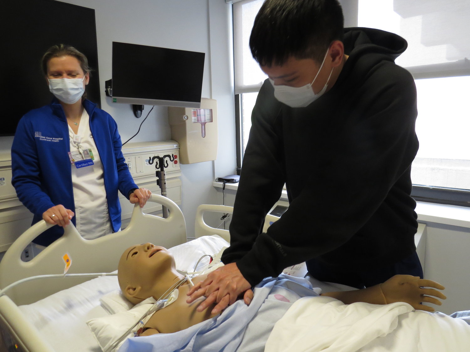 Matthew Mendoza, above, a registered nurse, practiced cardiopulmonary resuscitation on a lifelike but mostly plastic stand-in for a live patient. Jennifer Dixon, above left, a registered nurse and nurse educator, oversaw the training.