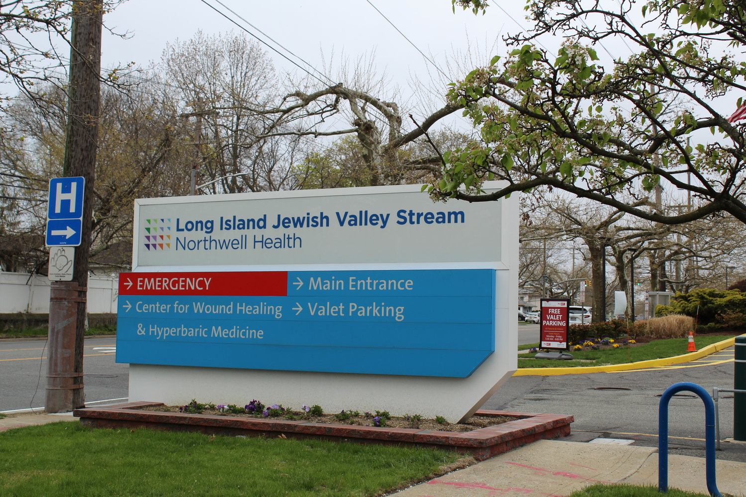 Long Island Jewish Valley Stream Hospital is located at 900 Franklin Ave, Valley Stream, NY 11580.