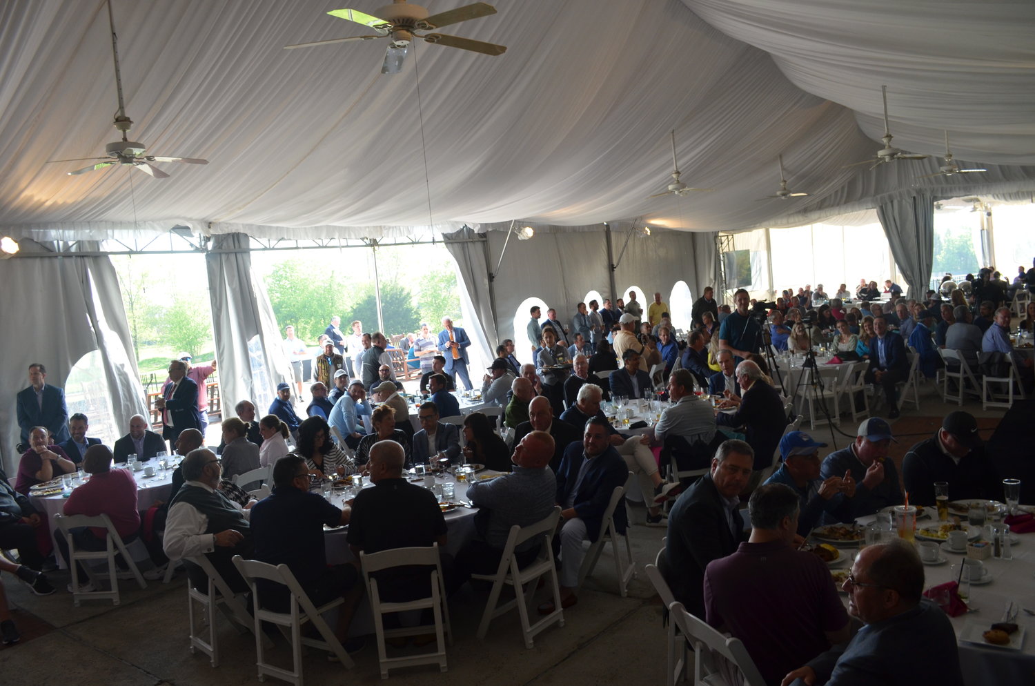 Hundreds of Mount Sinai supporters gathered to The Seawane Club in Hewlett Harbor.