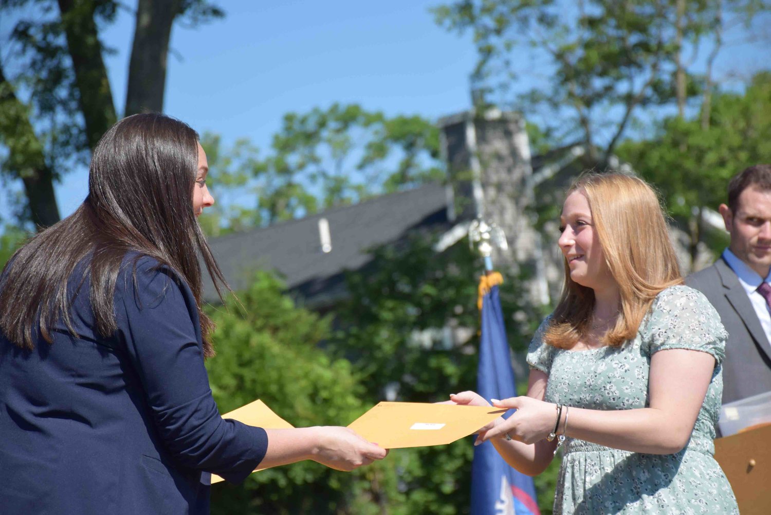 Students accepted their graduation diplomas.