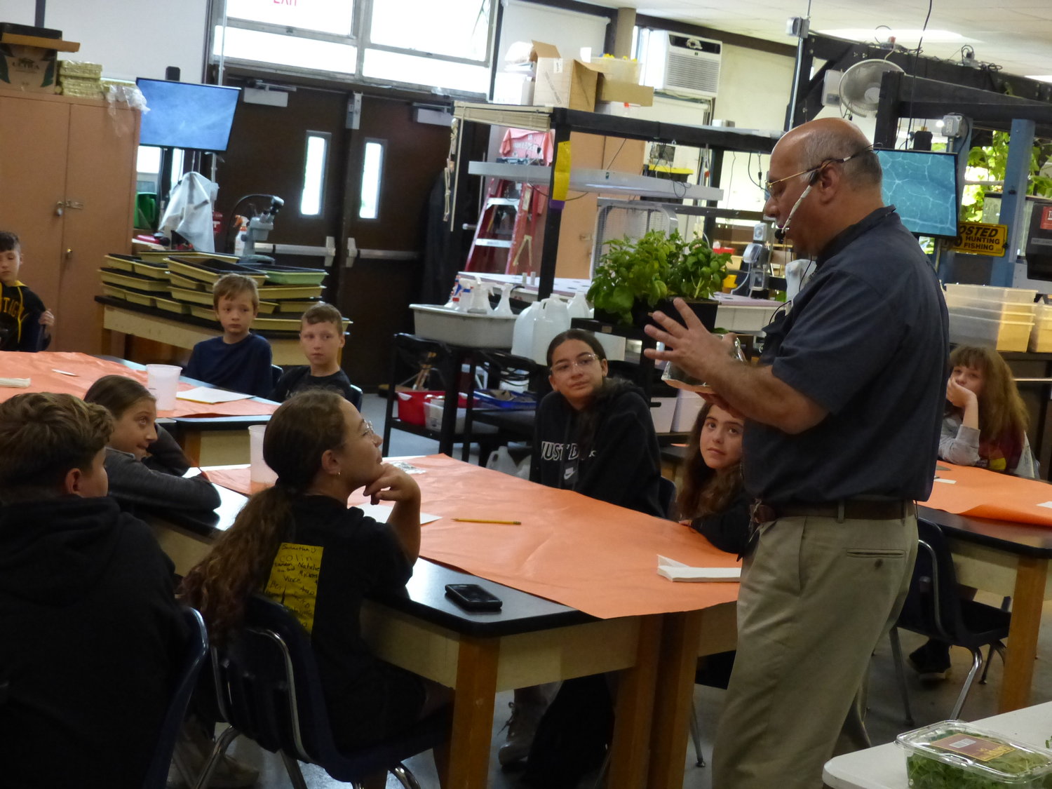 Salvatore Mule spoke to a class of students from Mandalay Elementary School, hoping to pique their interest in hydroponics early in their academic careers.