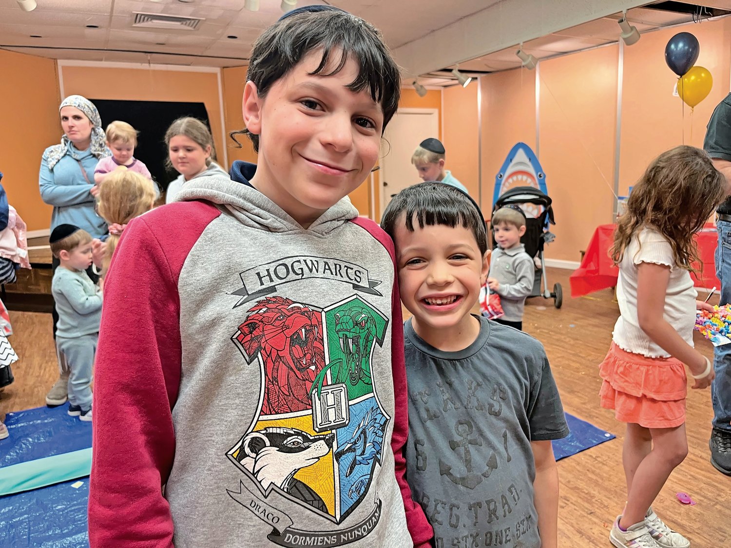 Yisroel Isaacson, 11, left, and his brother, Nesanel, 6, signed up for Peninsula Public Library’s Summer Reading Program at a kickoff party on June 22.