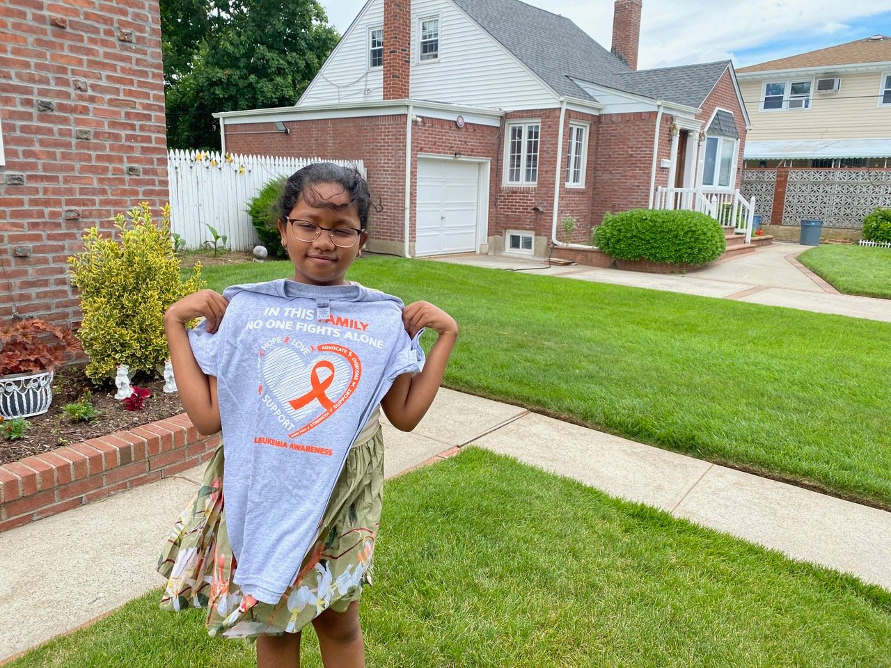 The Raime family, Lianna’s grandmother Michelle explained, had T-shirts made to express support for Lianna that bear the motivational phrase “In this family, no one fights alone.”