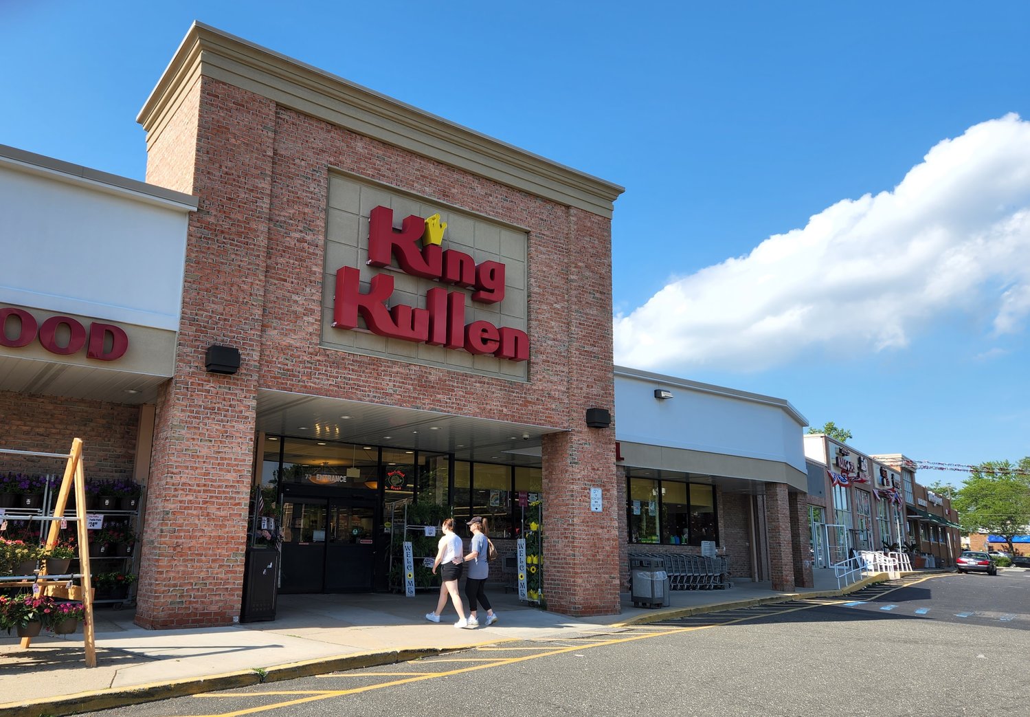 Neither the corporate office nor the property landlord would say why the Glen Cove King Kullen will close for good on July 28.