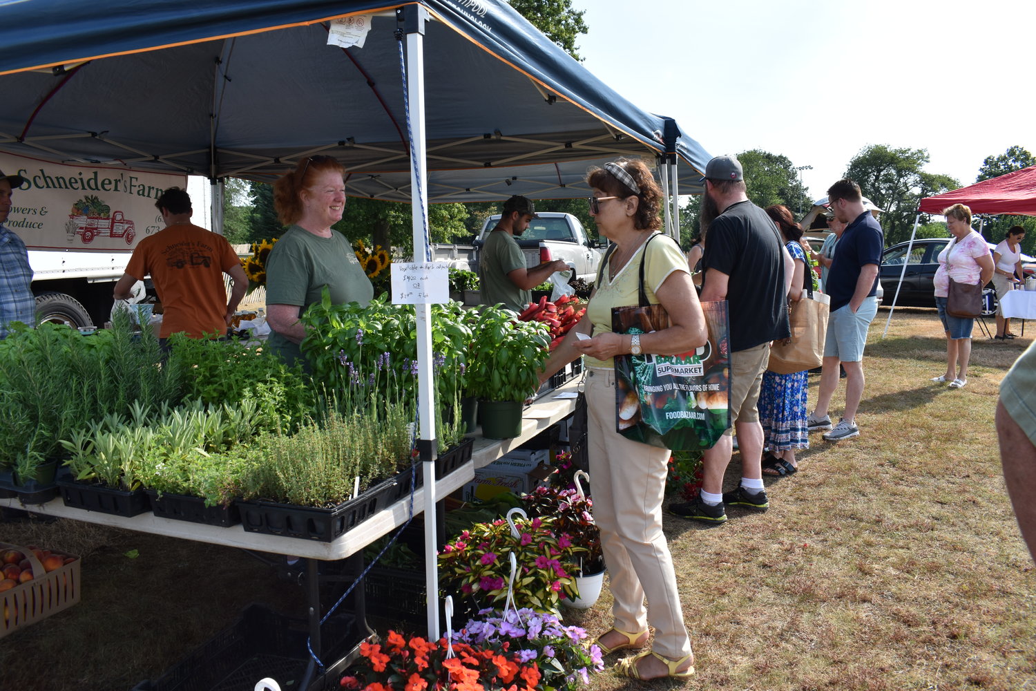 The Cornell Cooperative Extension of Nassau hosts its farmers markets on Saturdays in Eisenhower Park. Fresh produce is available from numerous vendors across Long Island.