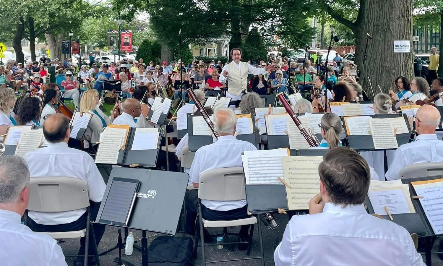 Maestro Louis Panacciulli and the Nassau Pops Symphony Orchestra entertained crowds in Malverne’s Gazebo Park with selections from film, theater and more.