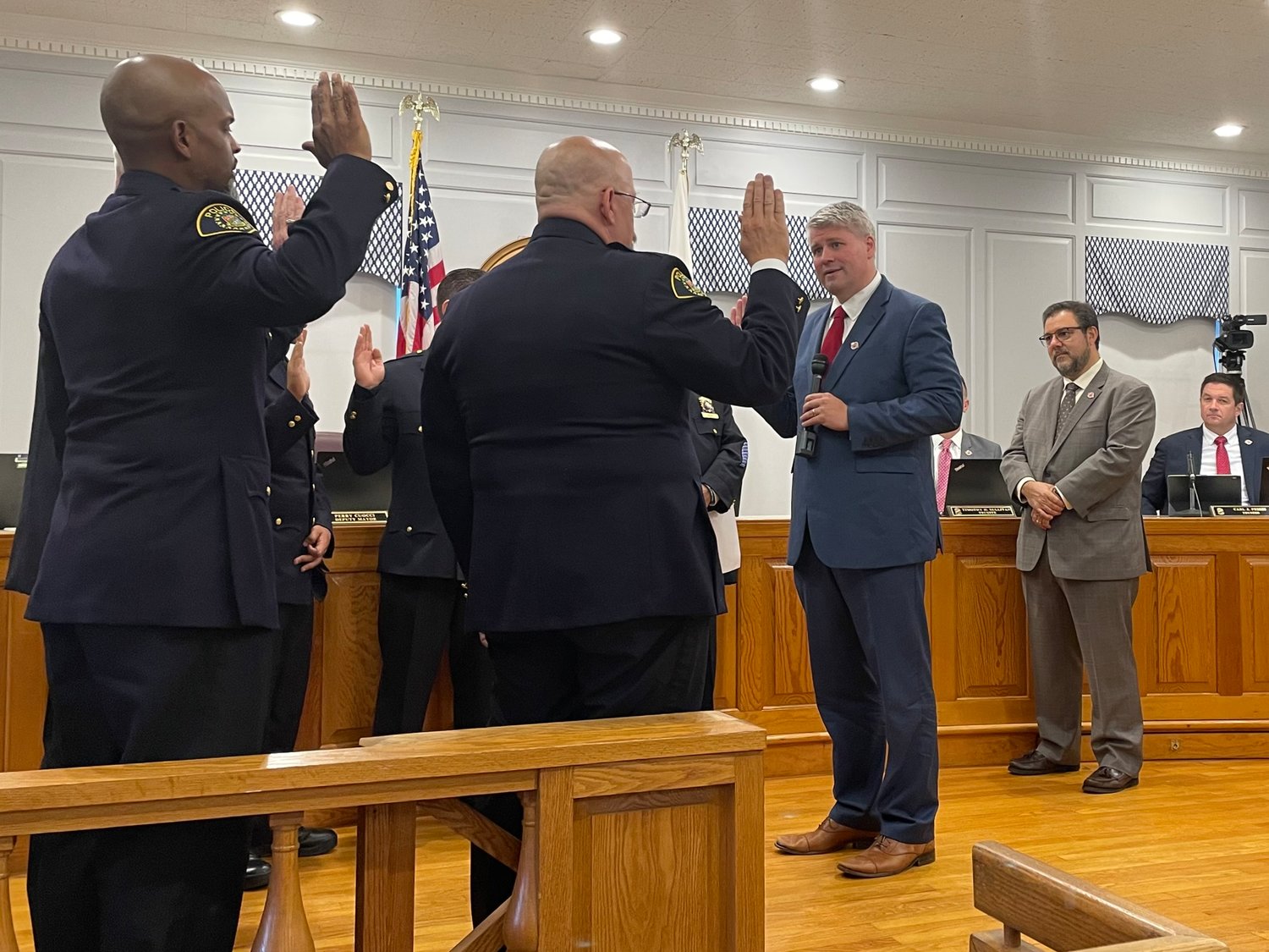 Mayor Keith Corbett administered the oath to Malverne’s new reserve police officers at the village’s monthly board of trustees meeting.