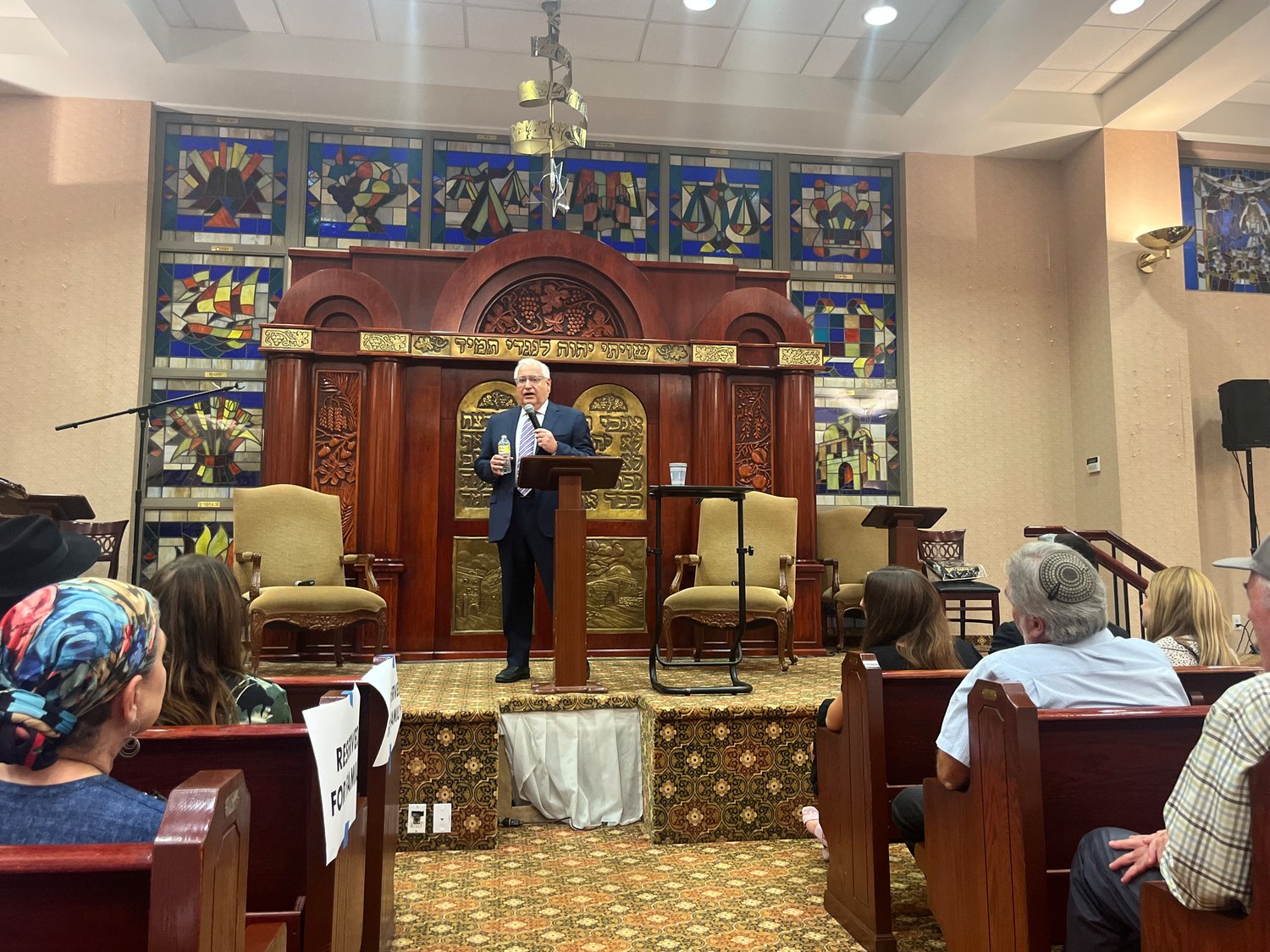 David Friedman, a former U.S. ambassador to Israel, spoke at Young Israel of Lawrence-Cedarhurst about his book, ‘Sledgehammer,’ on Aug. 1.