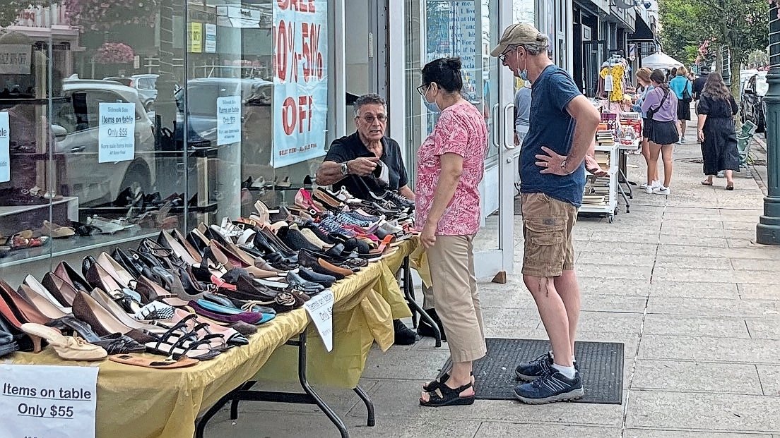 Cedarhurst’s Business Improvement District’s four-day Summer Sidewalk Sale was a success as shoppers browsed on Central Avenue.