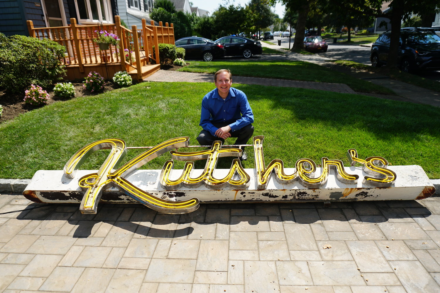 East Meadow resident Scott Eckers has been holding on to a big piece of Catskills history in his garage for the past eight years. Now the large neon sign is heading to a museum.