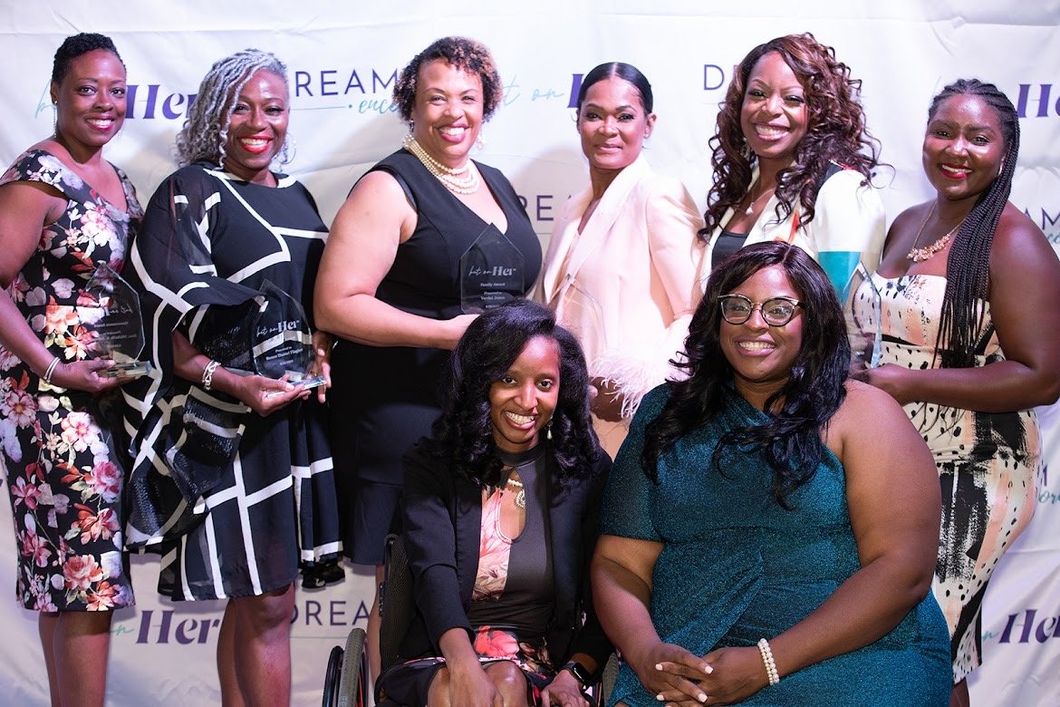 Award recipients Justice Michelle Johnson, Renee Daniel Flagler, Verdel Jones, Pastor Jean Price, Lynette Carr- Hicks, and Sydney Perry were honored at the Bet on Her Awards Dinner held on August 26. Reverend Bianca Faith Johnson, front left offered keynote remark while Jessica Toussaint, front right, was chief organizer of the ceremony.