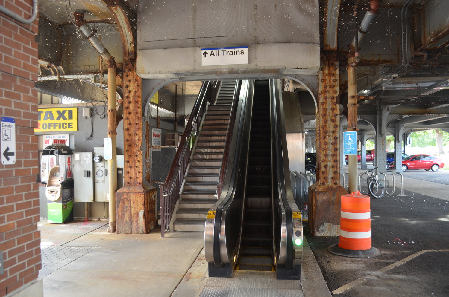 Mayor Edwin Fare joined Nassau County Executive Bruce Blakeman last week calling for major overhauls to Valley Stream’s Long Island Rail Road station, citing deteriorating conditions like crumbling concrete, weakened overpasses, and rusting steel.