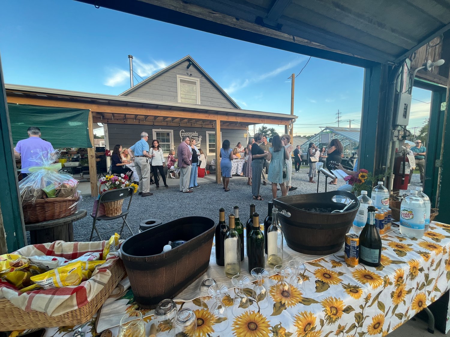 Attendees sampleD drinks and farm fresh appetizers at the annual farm to table benefit dinner at Crossroads Farm at Grossman’s on Sept. 10. The vast majority of ingredients used in preparing the dinner came straight from the farm’s fields.