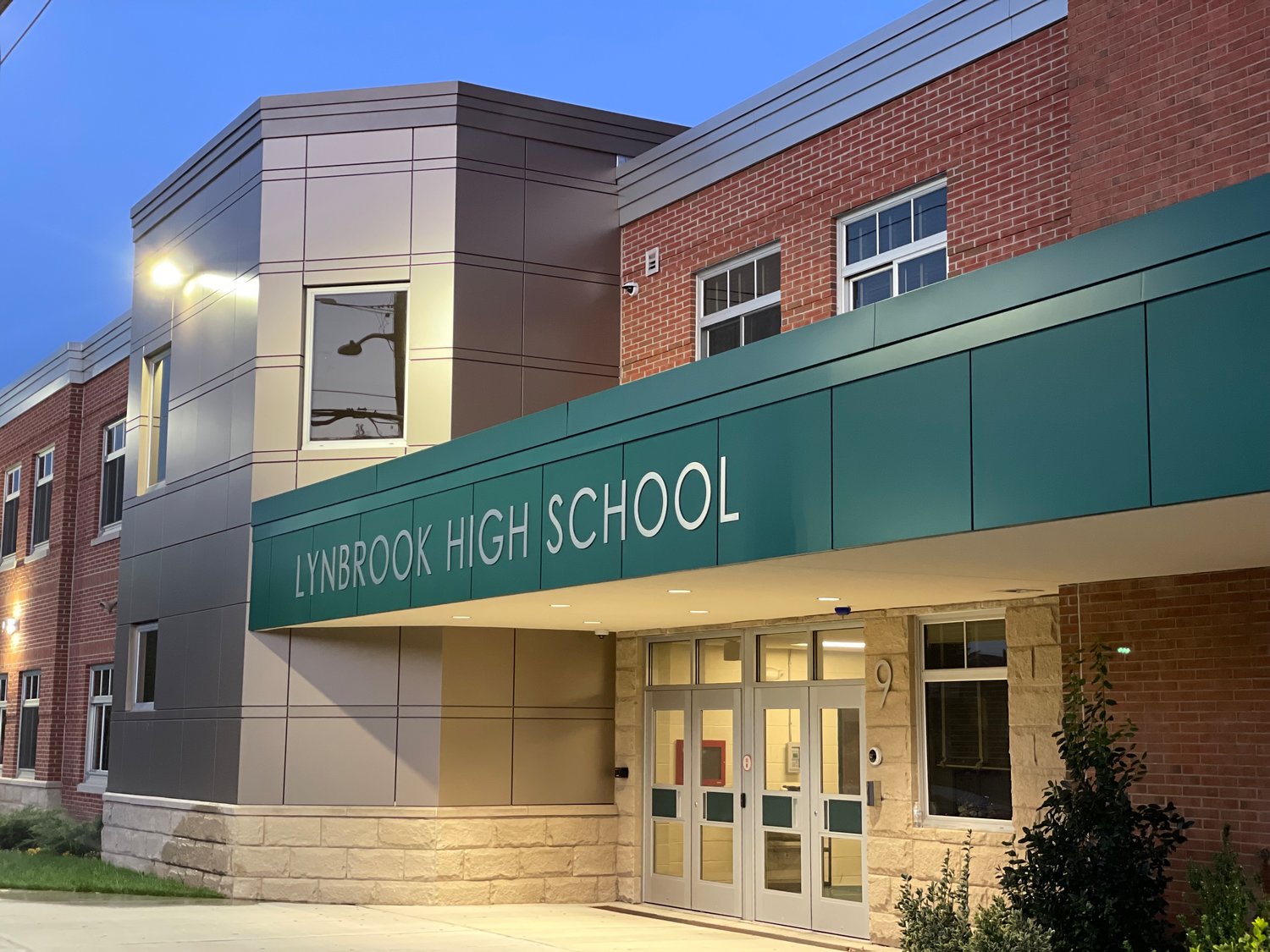 Lynbrook high school was awarded with the National Blue Ribbon award by the U.S. Department of Education for the academic excellence of its students.