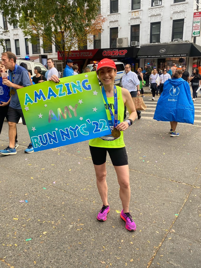Amy Gruenhut spent three months in Mount Sinai Hospital in Manhattan in the beginning of the year. Slowly but surely she started to walk and run again, and last Sunday she finished the New York City Marathon.