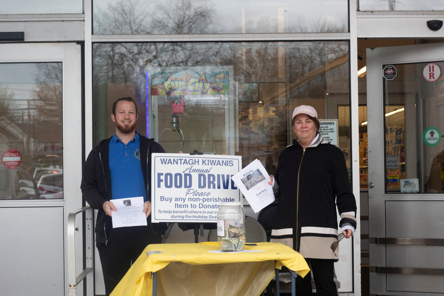 Mark Engleman, left, and Marlena Schein, of Wantagh Kiwanis, hosted a food drive on Nov. 13 to supplement the efforts of the Giving Garden.