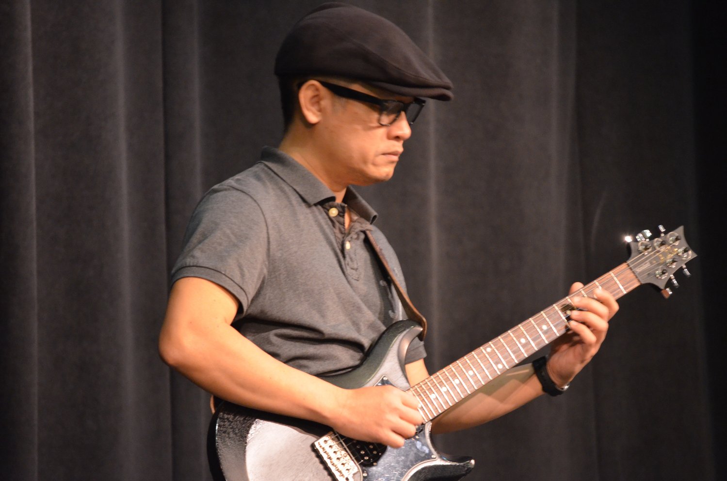 Guitarist Gai Phakdeephon took the audience back in time.