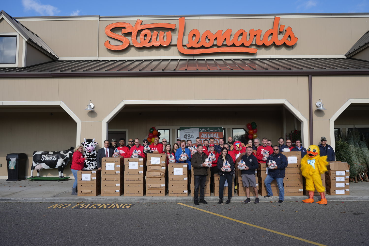 Members of the East Meadow Fire Department, local elected officials, members of the Nassau County Police Benevolent Association, and Stew Leonard’s employees helped distribute the turkeys.