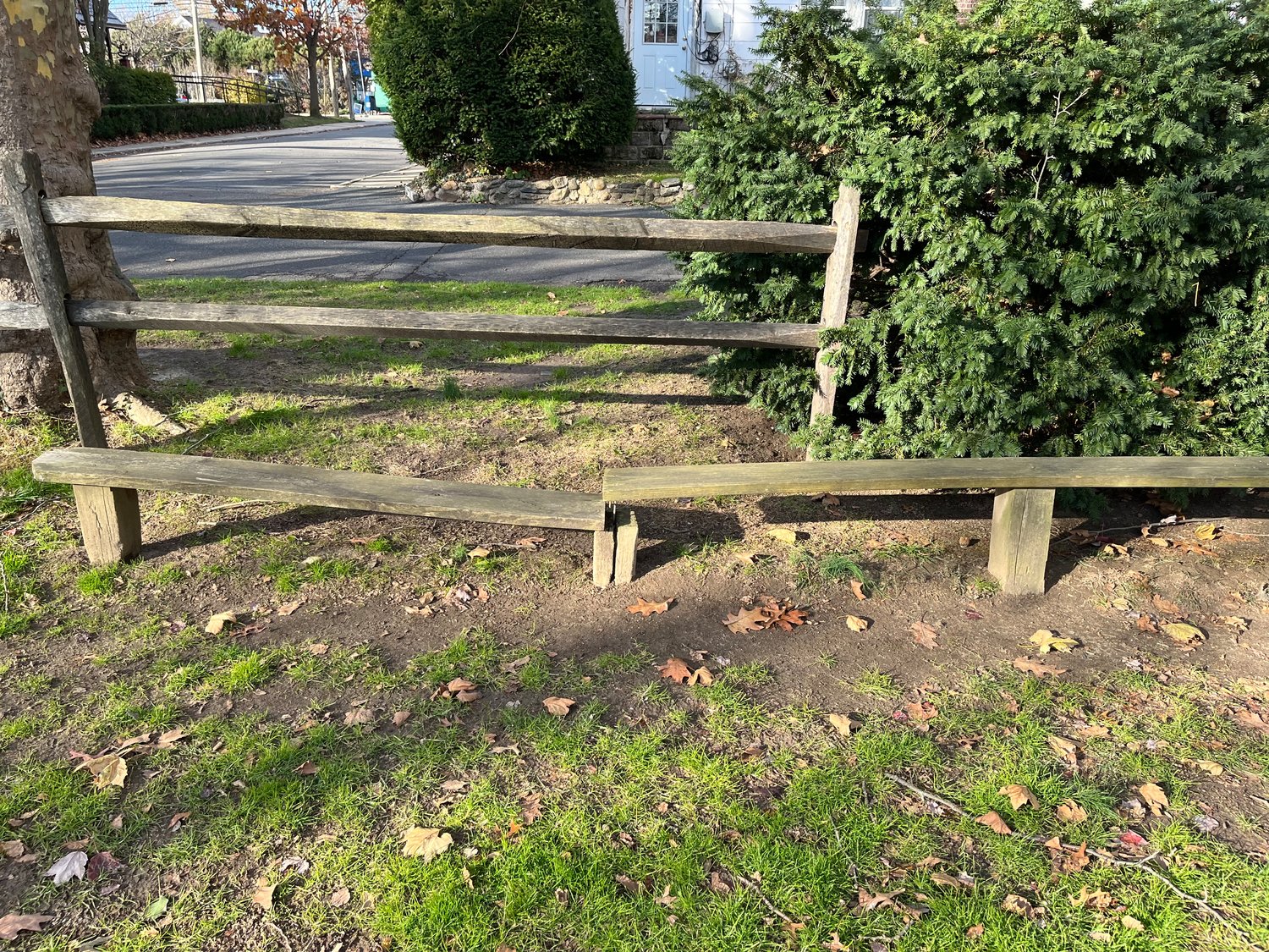 Without a deed, the village can’t repair Roslyn Park’s benches, which are inadequate for public use.