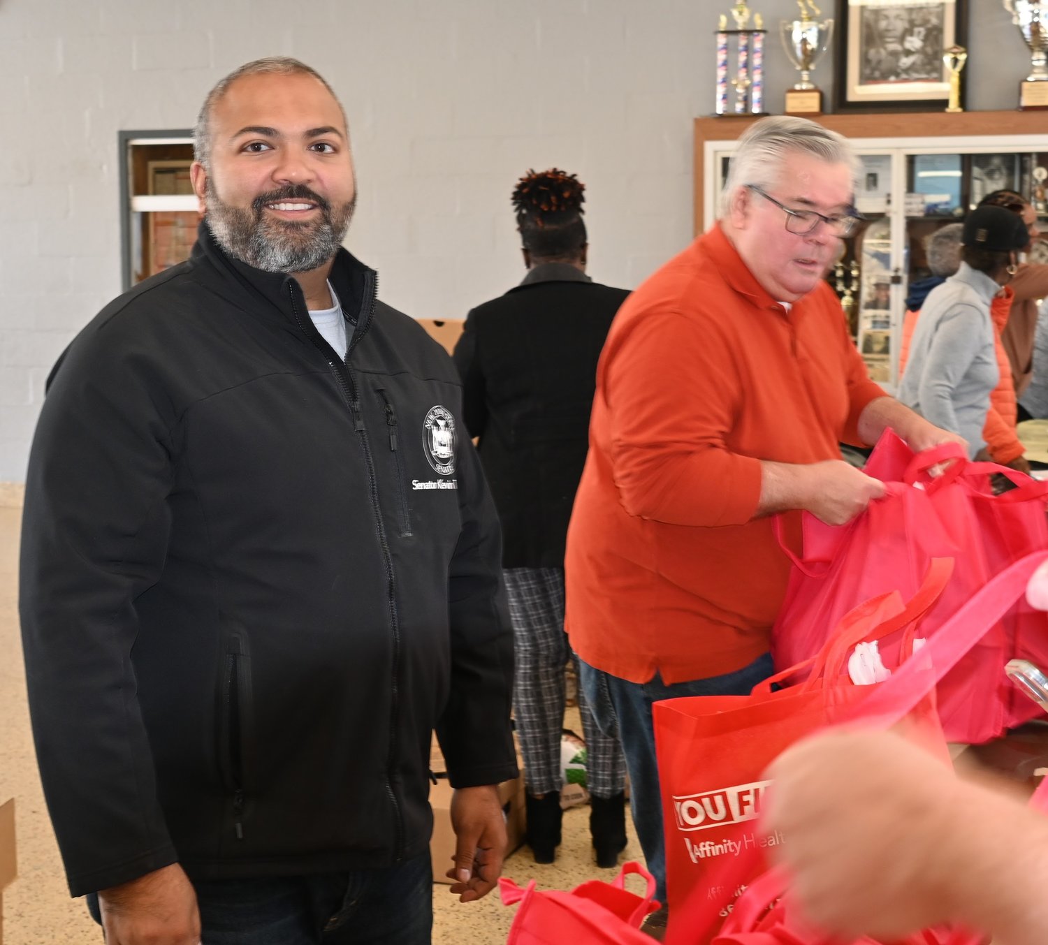 Senator Kevin Thomas helped bag and distribute the turkeys at the Hempstead Annual Turkey Giveaway 2022 at Kennedy Park.