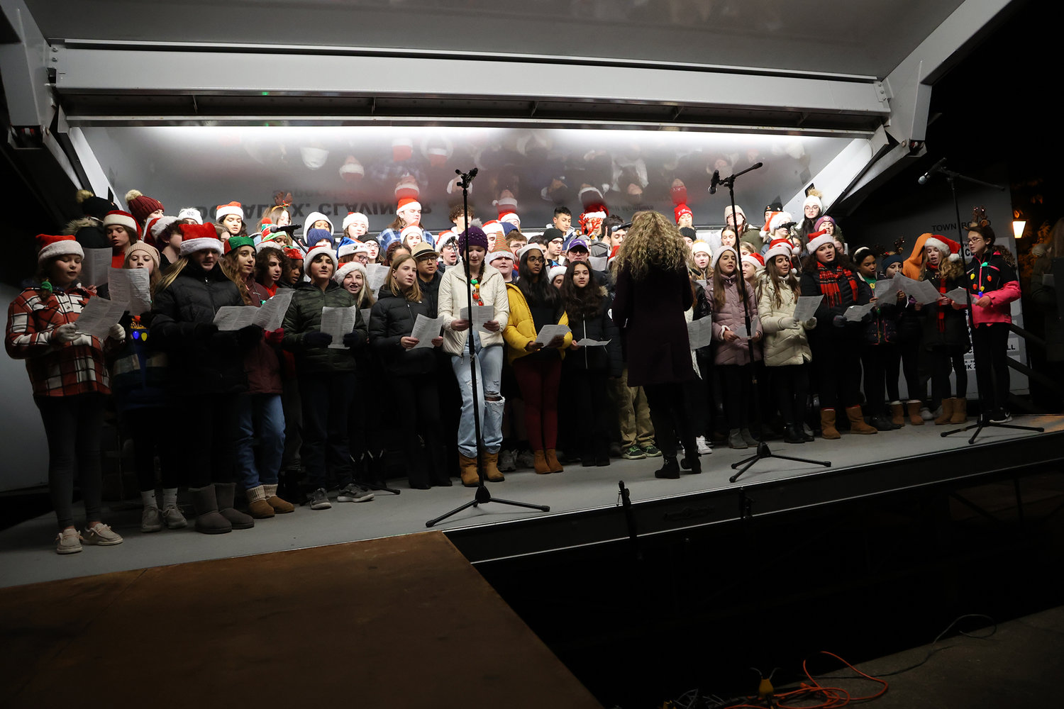 The South Side Middle School Chorale and South Side High School ‘Choraleers’ perform holiday classics for the crowd.