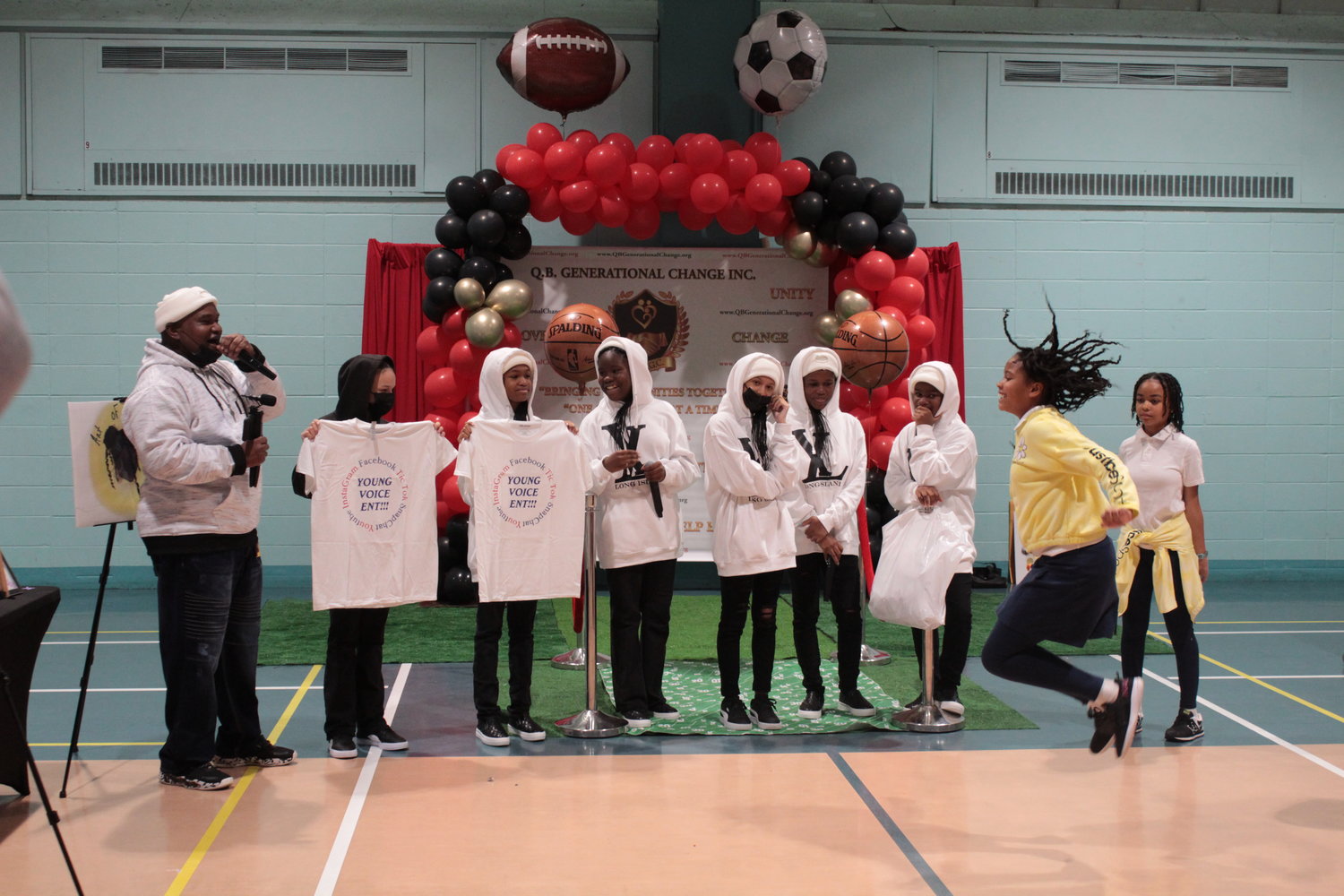 Young businesspeople gathered at the Freeport Recreation Center, where they exhibited and sold goods under their own brands. In the midst of the Expo, Young Voices hosted a dance competition in which winners received themed apparel.