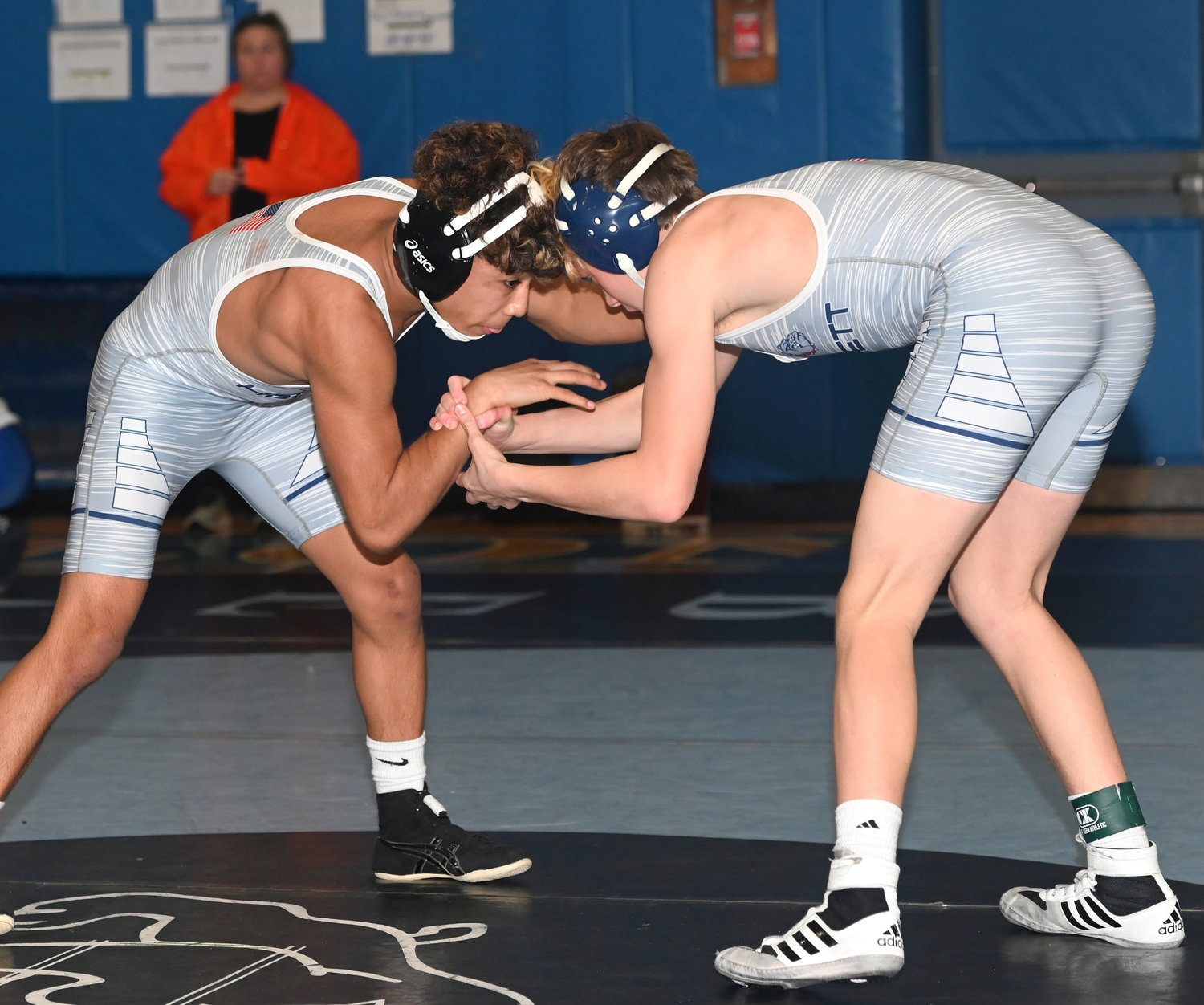 Hewlett teammates Eric Gendlin, right, and Carlos Salazar met in the 118-pound final at the Battle at the Beach with Gendlin prevailing.