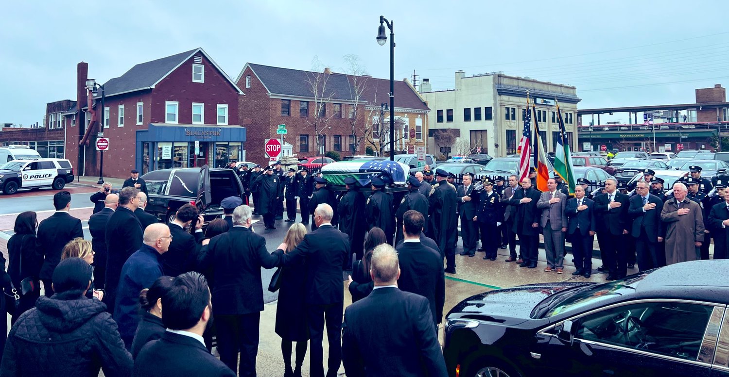 Hundreds gathered outside St. Agnes Cathedral in Rockville Centre to honor former Police Benevolent Association President Louis Matarazzo.