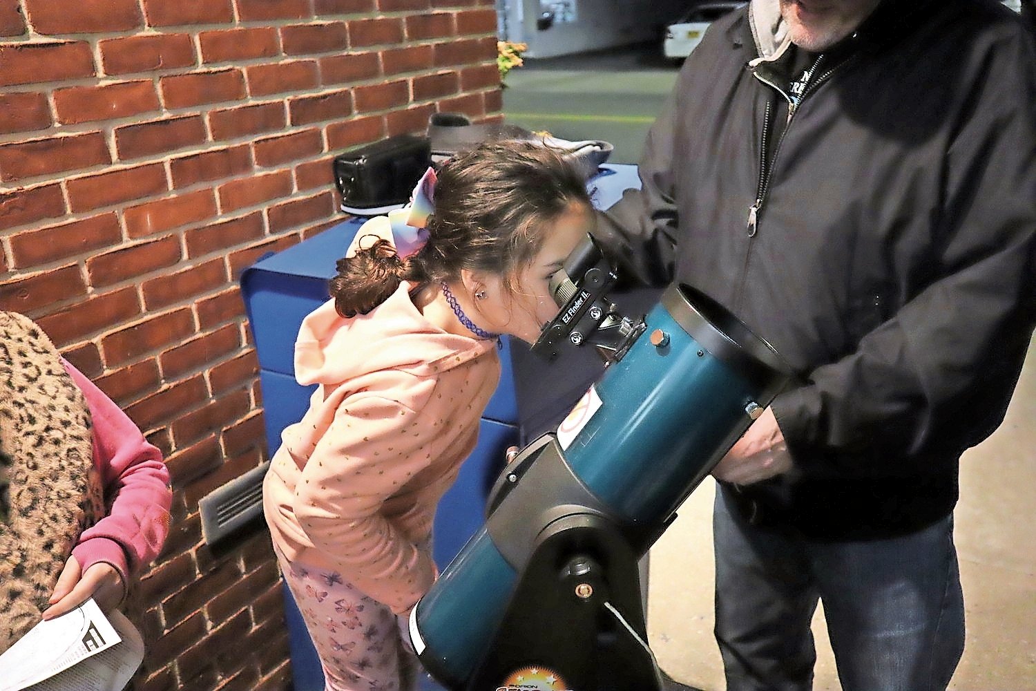 Tom Lynch teaches how to view the night sky through the Orion StarBlast telescope.