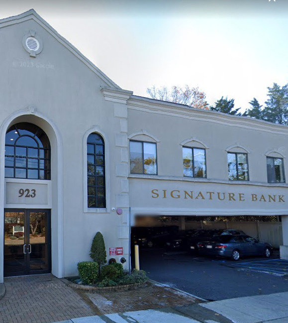 New York state regulators closed Signature Bank, above the Woodmere location, as part of the same federal action that shut down Silicon Valley Bank in California.