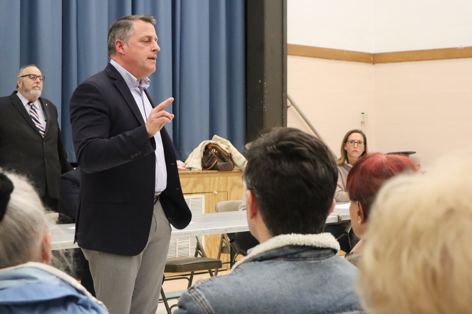 Over a hundred Rockville Centre residents attend a special meeting at the Recreation Center on March 7 to discuss Gov. Hochul’s proposed Housing Compact.