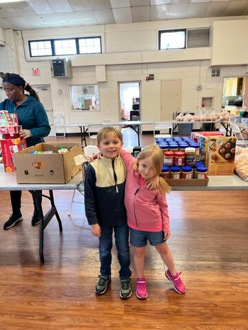 Jack, 7, and Juliette Murphy, 5, distributed fliers to collect and deliver canned goods to Sharon’s Pantry at the Dr. Martin Luther King Jr. Community Center.