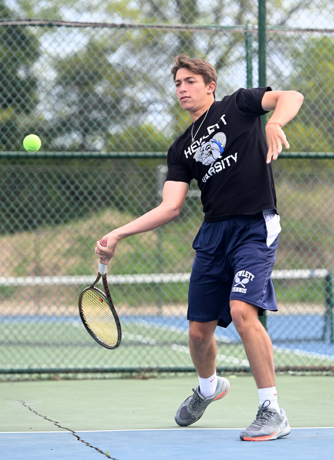 Hewlett senior Stephan Gershfeld overcame adversity and five opponents to win a third straight Nassau County boys’ tennis singles title.