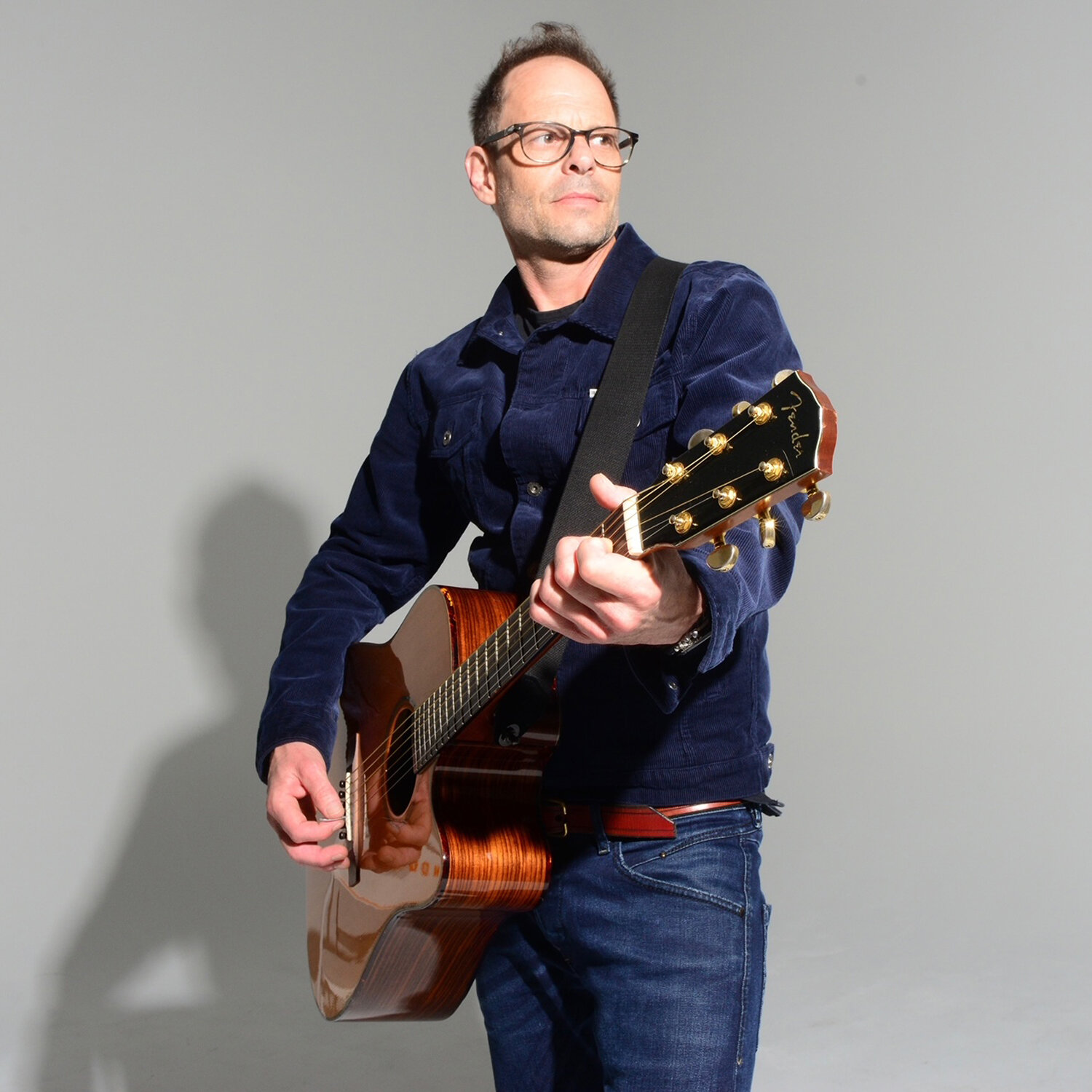 Robin Wilson, frontman of the alternative rock/power pop band Gin Blossoms, has settled comfortably into his life on Long Island.