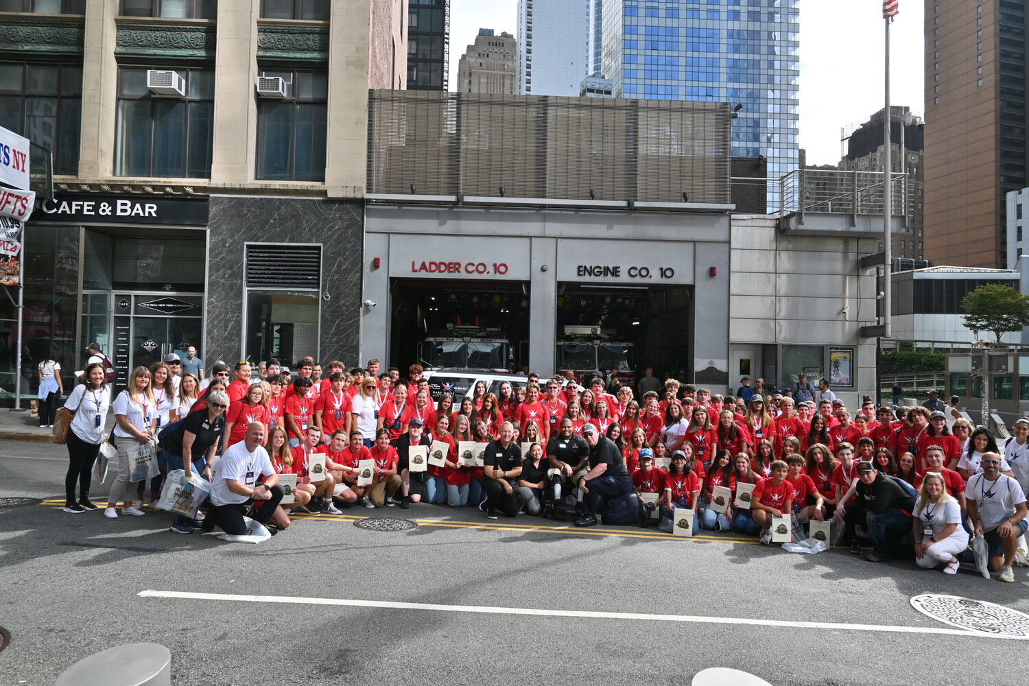 Wantagh students visit the FDNY Ten House to show their appreciation to the first responders.