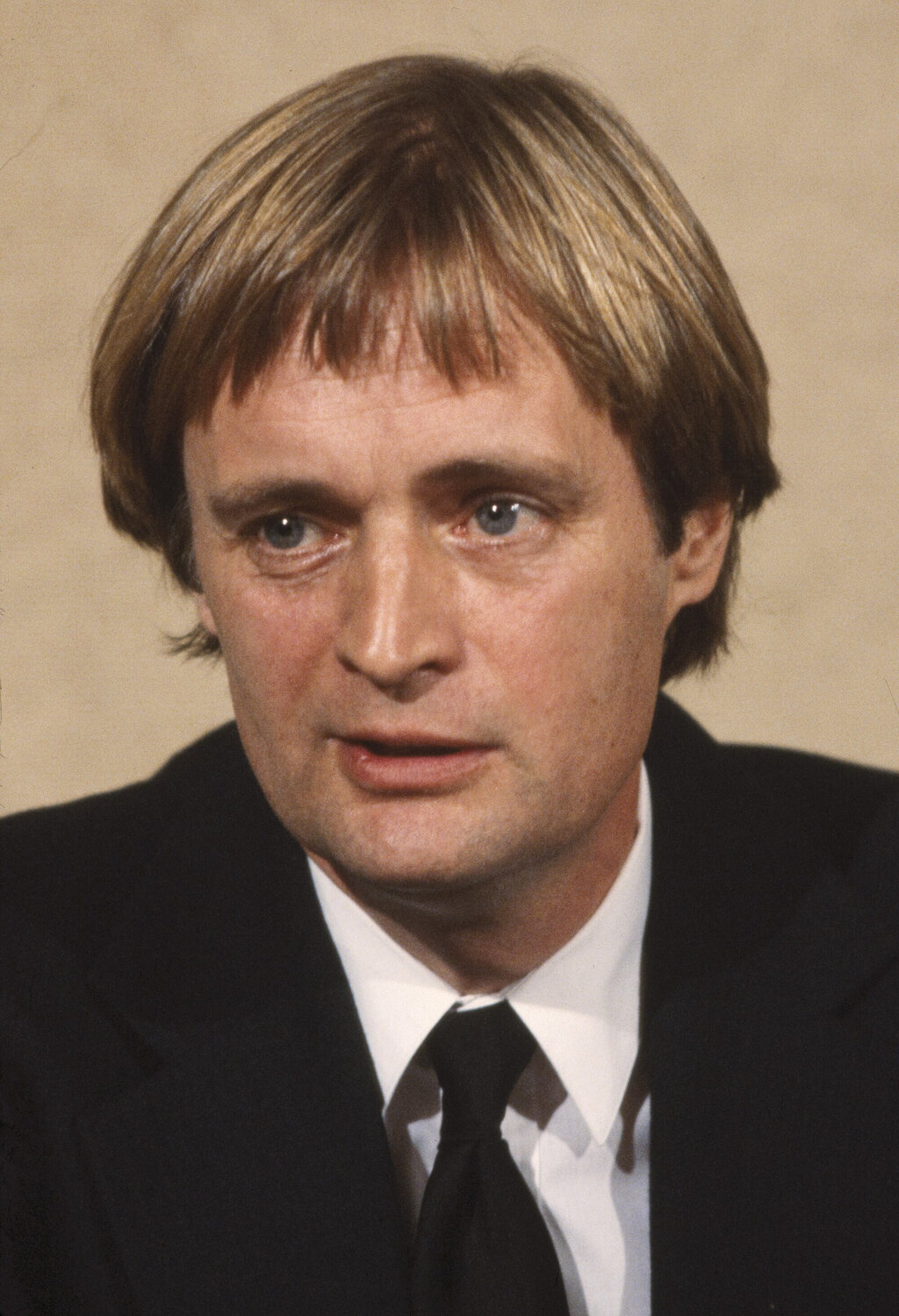 Actor David McCallum, who died on Sept. 25, married a Five Towns girl in Valley Stream in 1967.