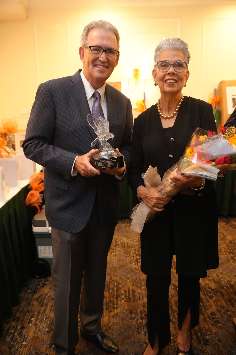 Wayne Lipton, the 2023 recipient of the Eugene J. Murray Outstanding Service Award, with his wife, Karen.