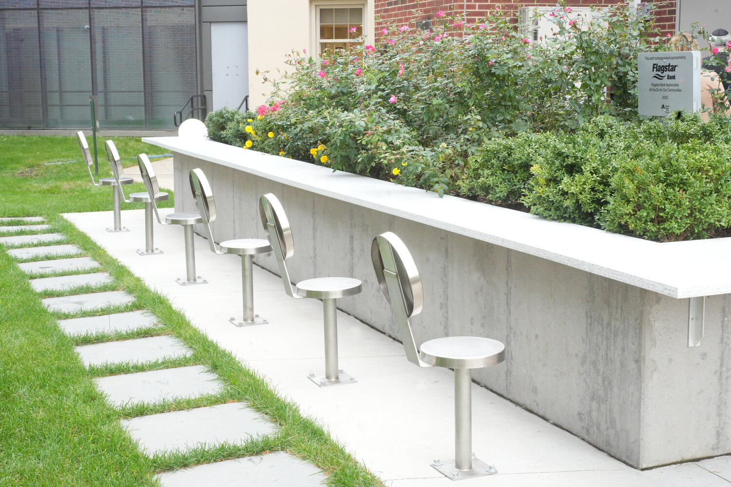 The new employee recharge area gives hospitals employees the chance to take a break and enjoy the fresh air.