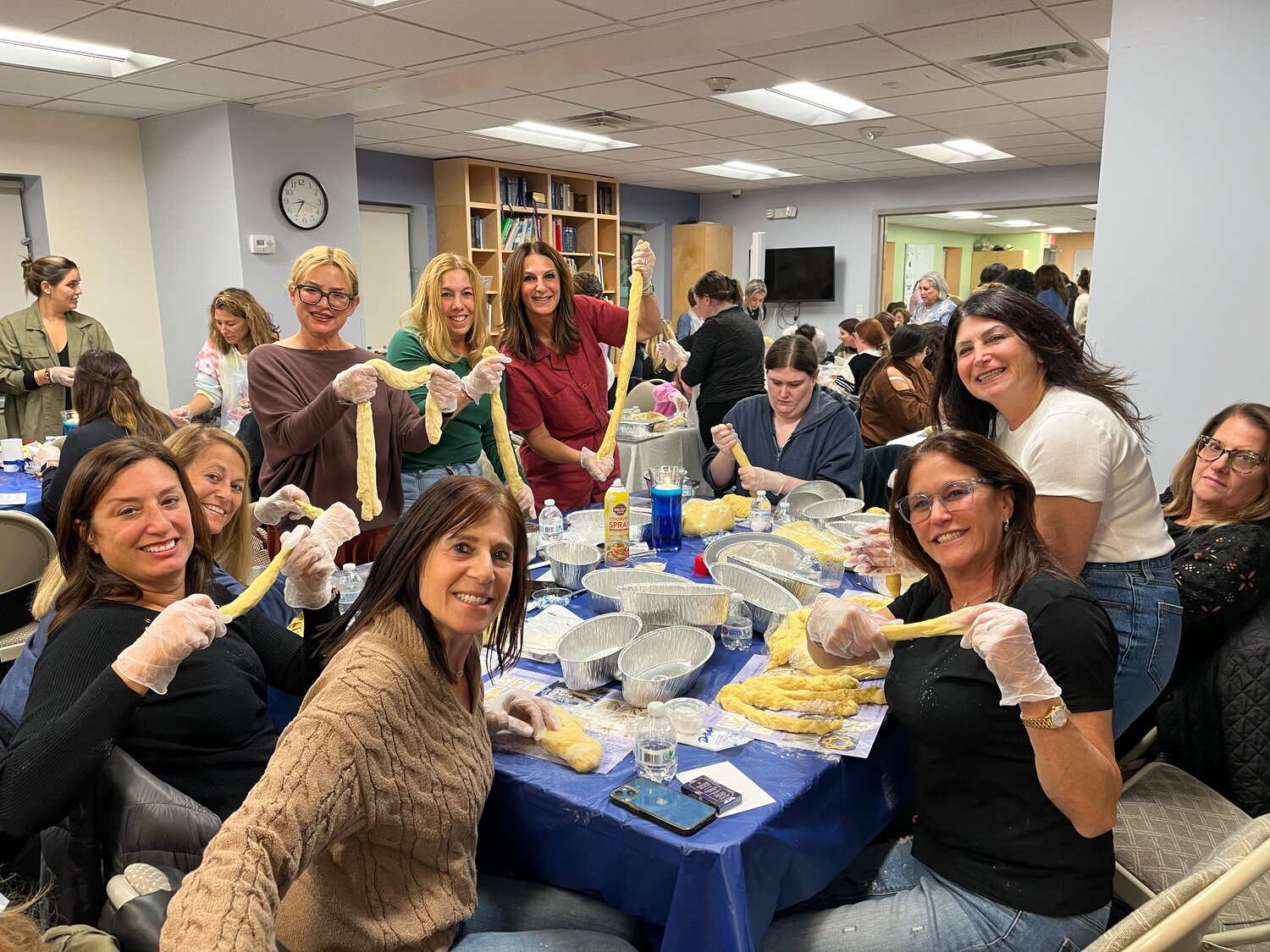 Shaping dough to make Challah is one of the many mitzvahs that Jewish women are performing to offer soiritual support for Israeli citizens.