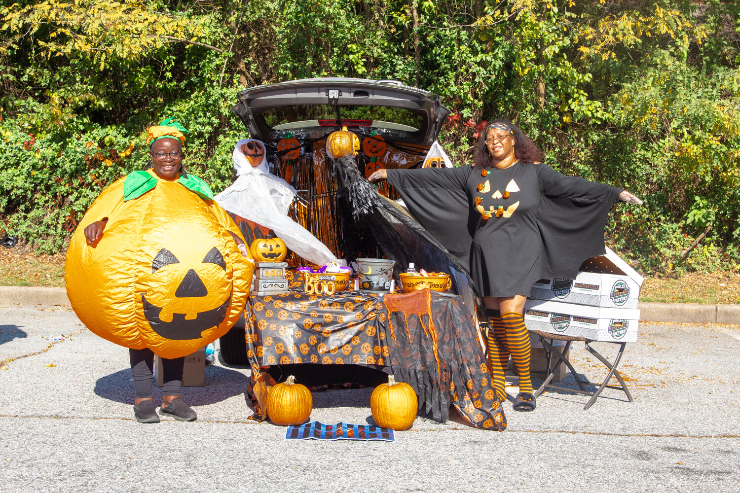 Janet Wekes, left, and Jennifer Burch, right, with the Uniondale Kiwanis at Baldwin’s Trunk or Treat.
