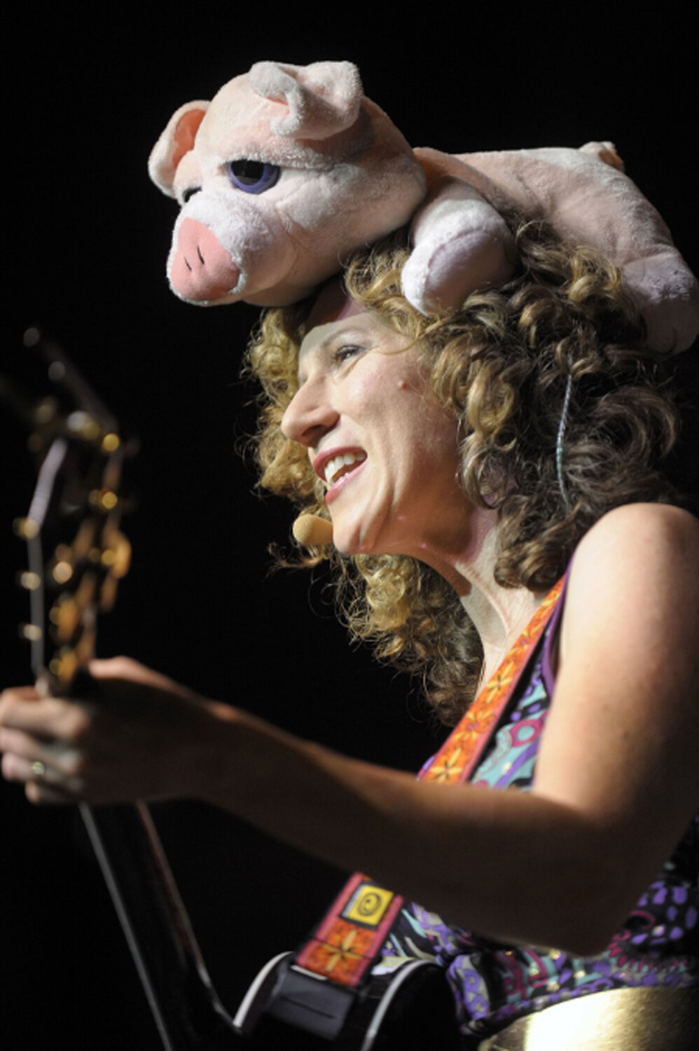 Laurie Berkner singing her iconic song "Pig on her Head."
