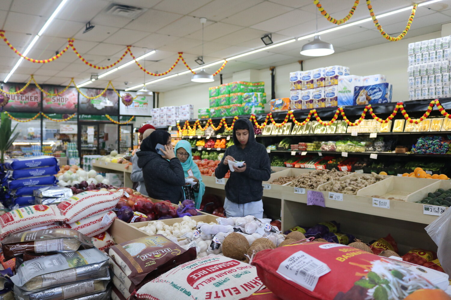 Central Food Market recently embarked on the Healthy Corner Store initiative to enhance its fresh produce display to encourage customers to buy healthy foods.