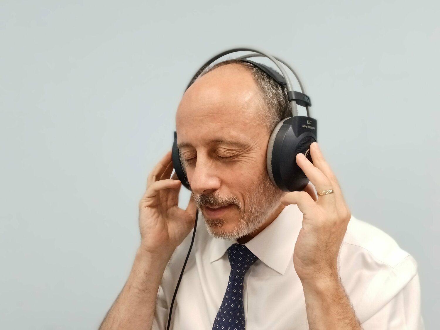 Dr. Larry Cardano, an audiologist from the Hearing Center of Long Island, has devoted his life to improving the lives of his patients by improving their hearing and in turn curbing its associated risk factors for other illnesses.