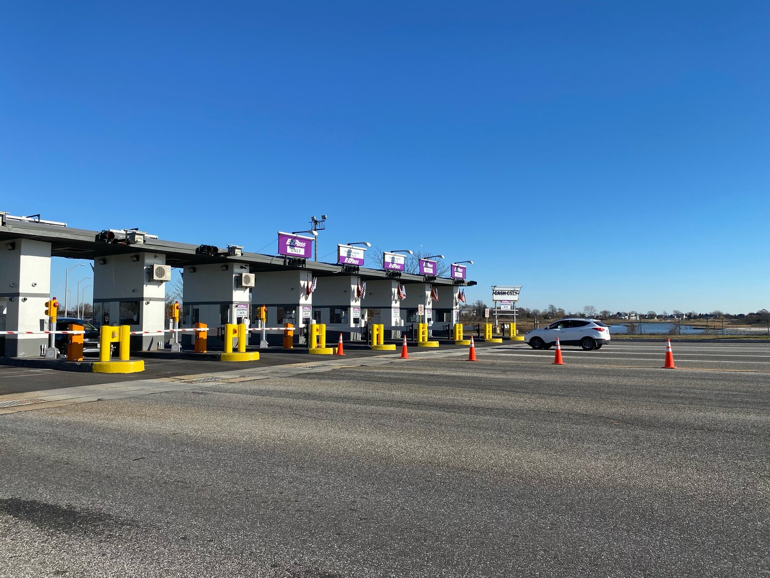 Commuters and residents of the barrier island say they are confused about the E-ZPass application process for the Atlantic Beach Bridge discount.