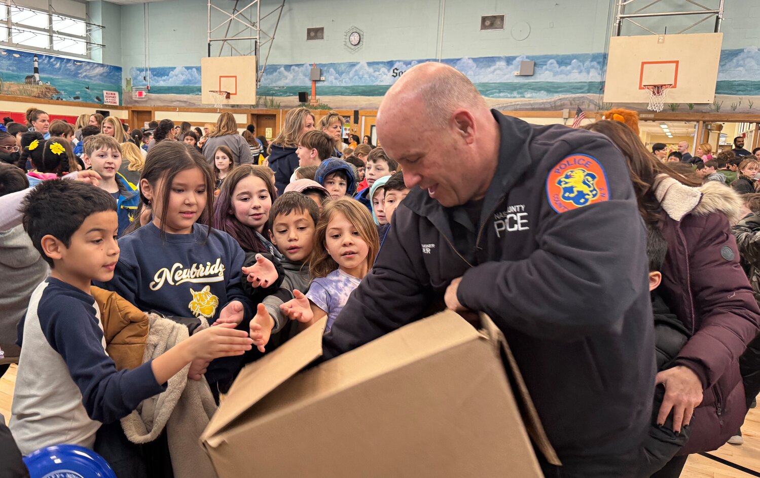 Newbridge Road Elementary School was a victim of a swatting incident last week. The Nassau County Police Department quickly showed up to the scene to ensure the safety of everyone. To thank the school for its actions during the incident, Police Commissioner Patrick Ryder held on Jan. 19, meeting hundreds of students who were impacted.