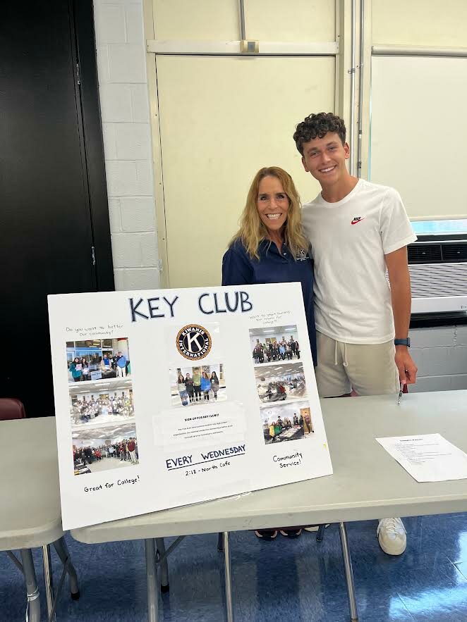 Heidi Felix, a Wantagh High School Key Club advisor, with co-president Francesco Pellicoro, recruiting new members for the 2023-24 school year at the school’s freshmen orientation.